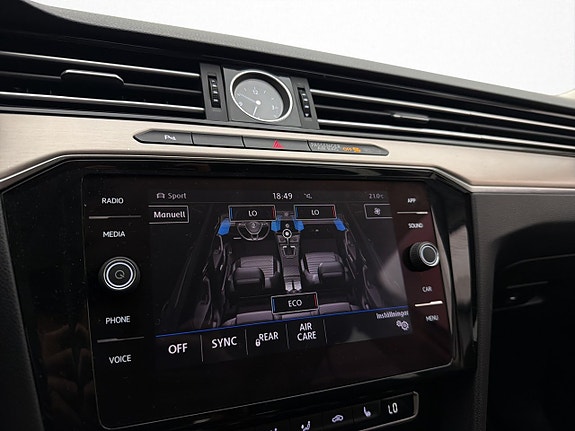 Volkswagen Passat 24 of 30