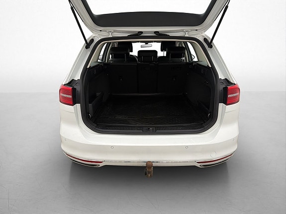 Volkswagen Passat 8 of 30