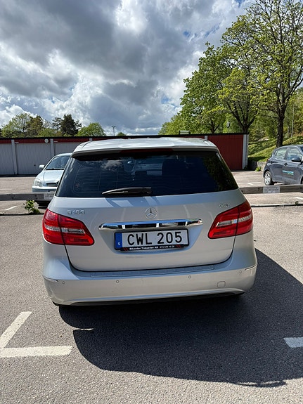 Mercedes-Benz B180 7 of 9
