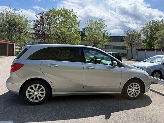 Mercedes-Benz B180 6 of 9