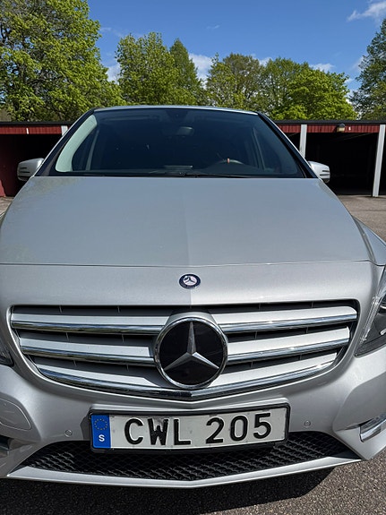 Mercedes-Benz B180 4 of 9