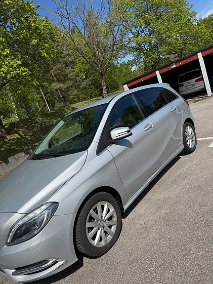 Mercedes-Benz B180 5 of 9