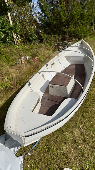 STABIL, RIKNINGSSTABIL, LÄTTRODD RODDBÅT MED DAMM OCH ELMOTOR 3 of 8