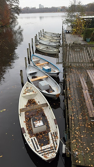 STABIL, RIKNINGSSTABIL, LÄTTRODD RODDBÅT MED DAMM OCH ELMOTOR 8 of 8