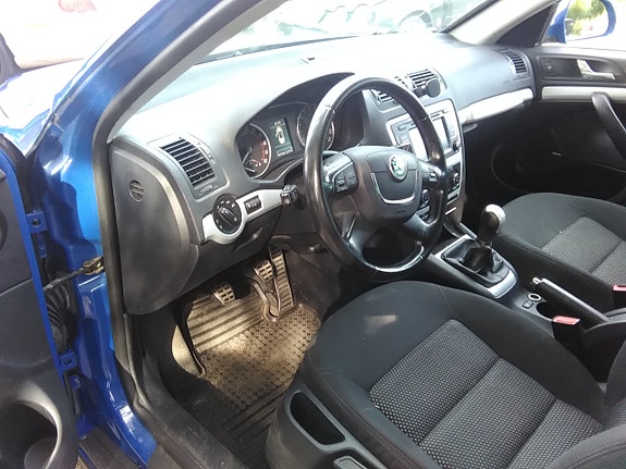 Skoda Octavia Scout 3 of 9