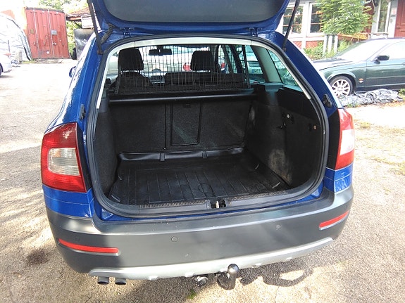 Skoda Octavia Scout 4 of 9