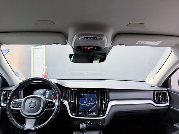 Volvo V60 2 of 17