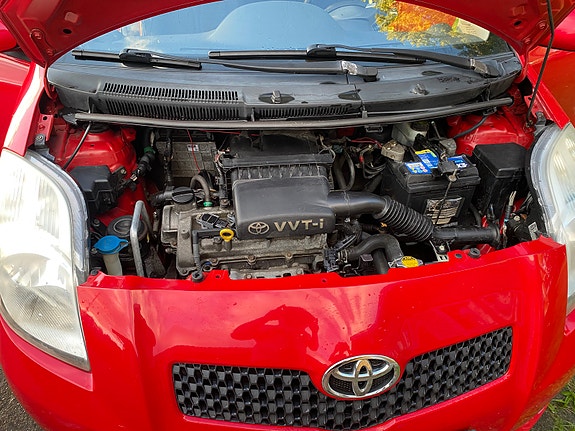 Toyota Yaris 8 of 9