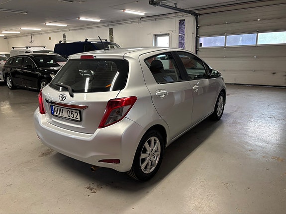 Toyota Yaris 3 of 6
