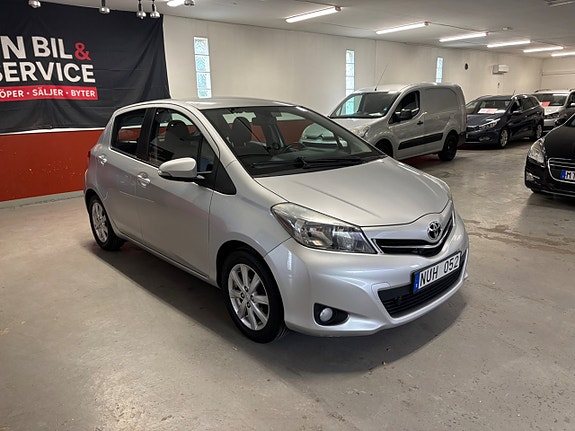 Toyota Yaris 2 of 6
