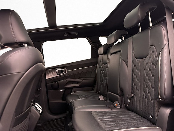 Kia Sorento 12 of 30
