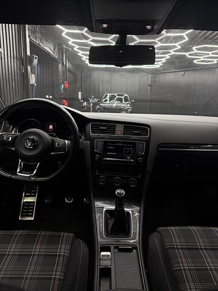 Volkswagen Golf VII 5 of 6