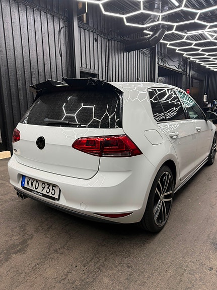 Volkswagen Golf VII 2 of 6