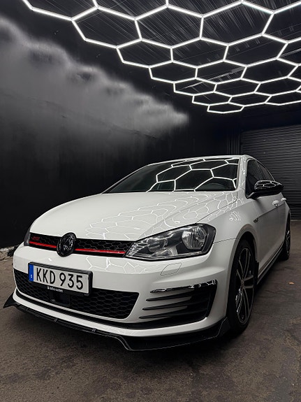 Volkswagen Golf VII 4 of 6