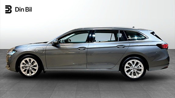 Skoda Superb 2 of 22