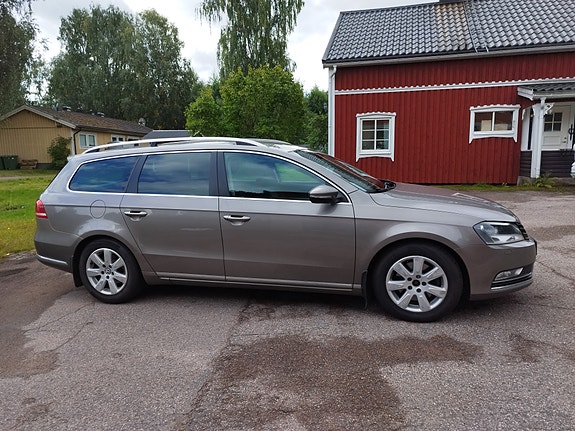 Volkswagen Passat 3 of 14