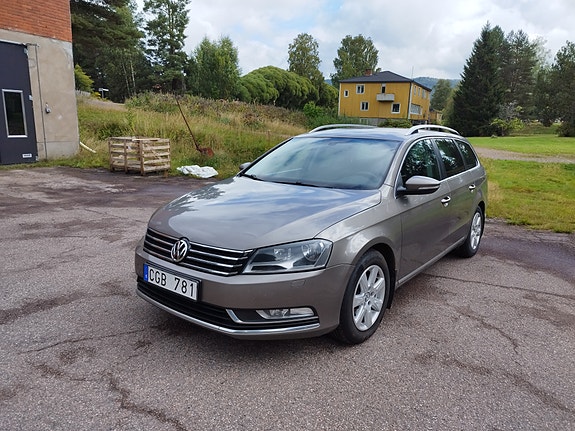 Volkswagen Passat 2 of 14