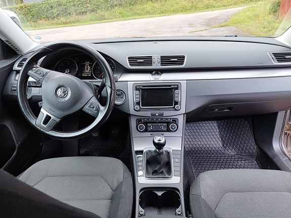 Volkswagen Passat 5 of 14