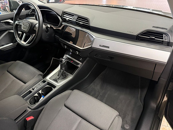 Audi Q3 17 of 27