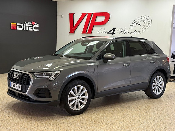 Audi Q3 2 of 27