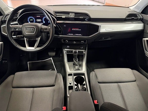 Audi Q3 16 of 27