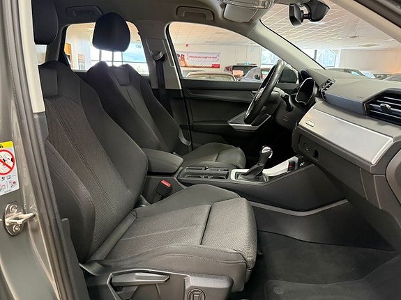 Audi Q3 18 of 27