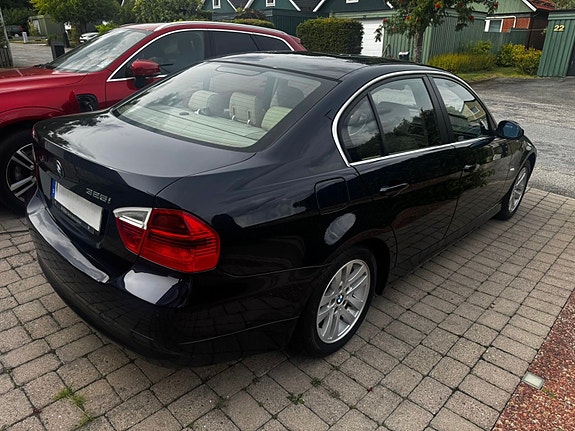 BMW 325i 2 of 5