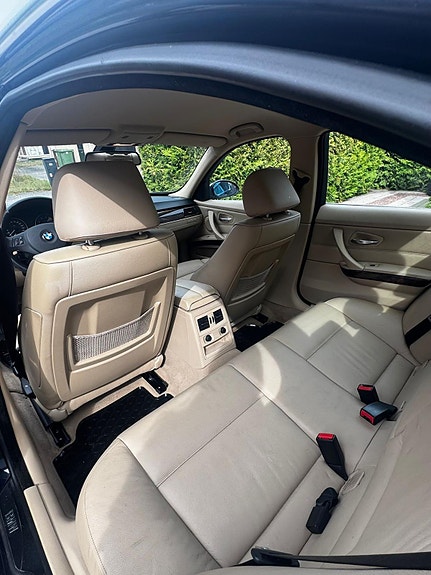 BMW 325i 4 of 5