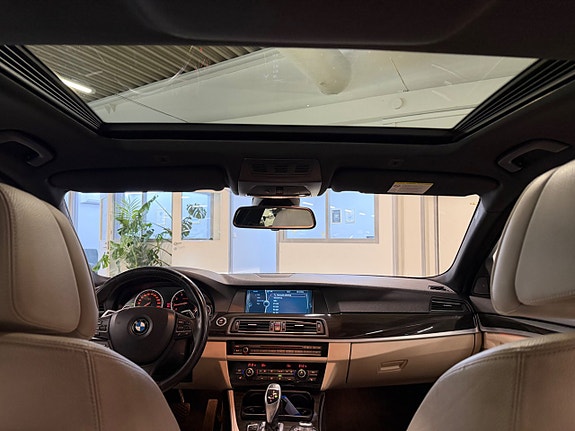 BMW 550i 10 of 24