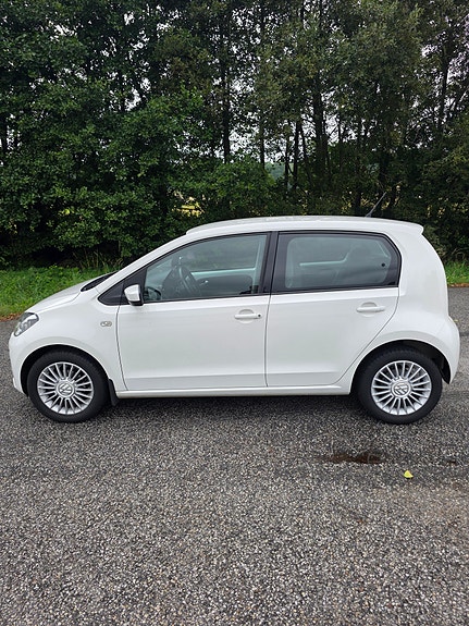 Volkswagen UP! 2 of 6