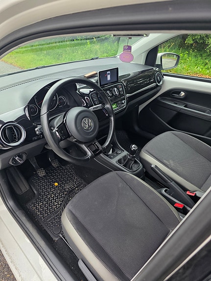 Volkswagen UP! 6 of 6