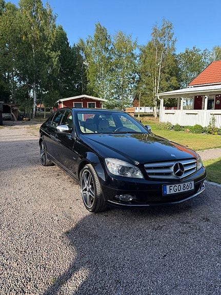Mercedes-Benz C350 9 of 10