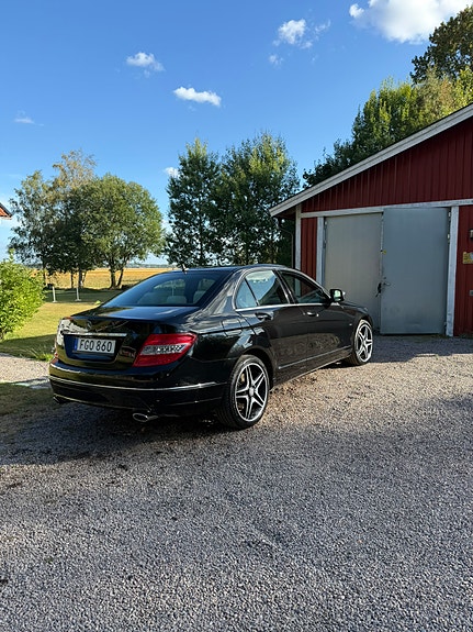 Mercedes-Benz C350 2 of 10