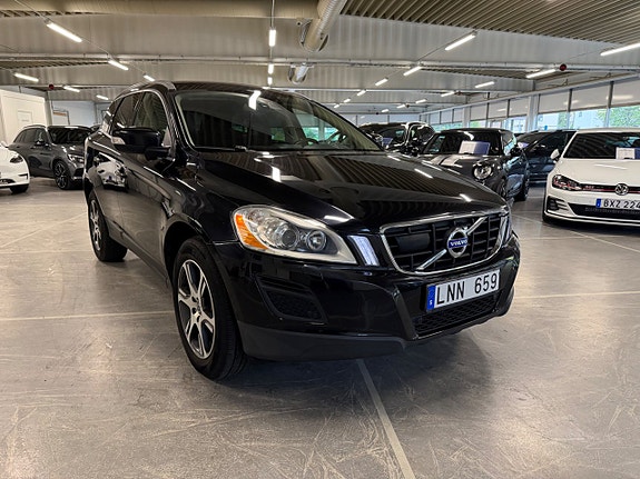 Volvo XC60 2 of 16