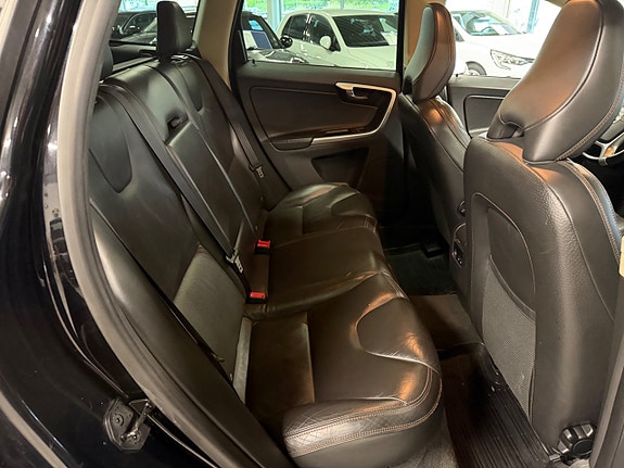 Volvo XC60 6 of 16