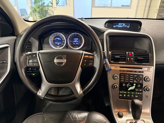 Volvo XC60 8 of 16