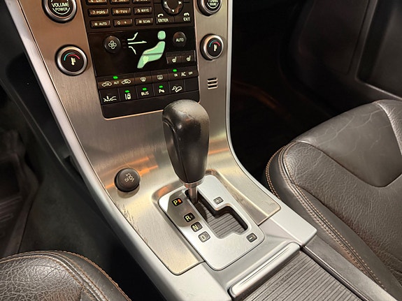 Volvo XC60 14 of 16