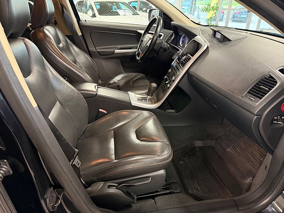 Volvo XC60 9 of 16