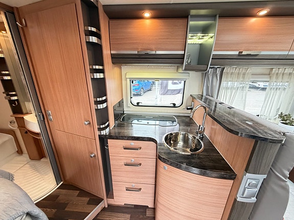 Knaus Sky TI 650 MF - Franskbädd - Alde - Hög lastvikt -Solcell-Cykelställ- 12 of 17