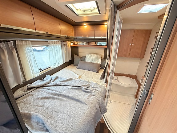 Knaus Sky TI 650 MF - Franskbädd - Alde - Hög lastvikt -Solcell-Cykelställ- 13 of 17