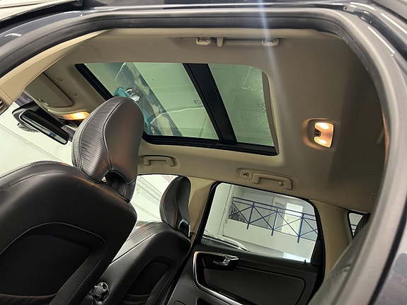 Volvo XC60 8 of 12
