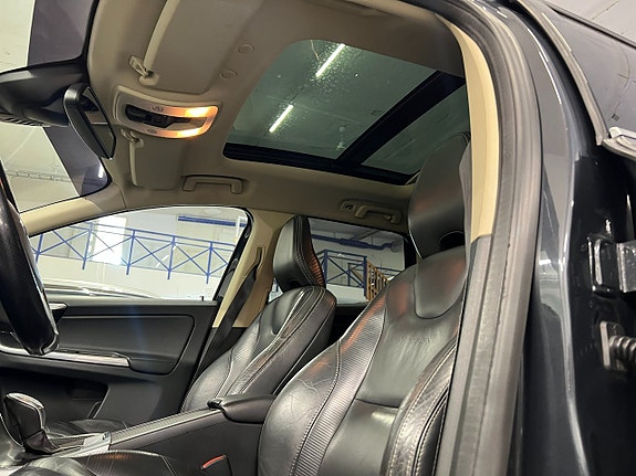 Volvo XC60 10 of 12
