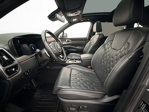 Kia Sorento 15 of 30
