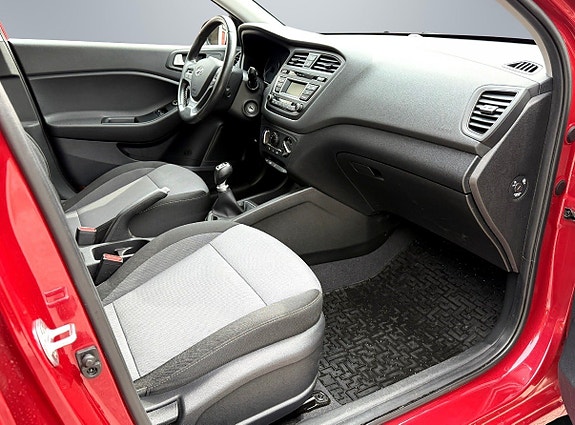 Hyundai i20 10 of 13