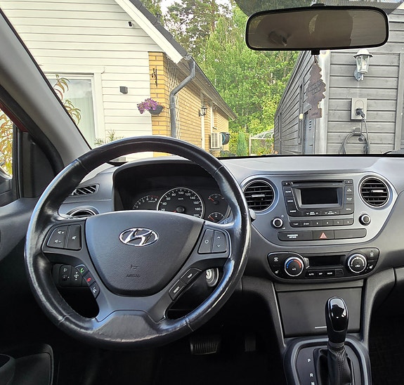 Hyundai i10 3 of 5