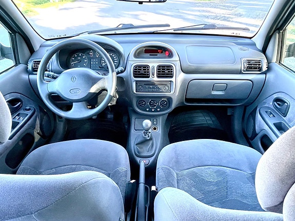 Renault Clio 7 of 9