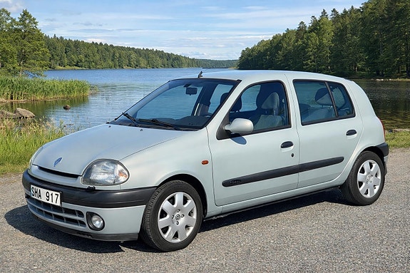 Renault Clio 2 of 9