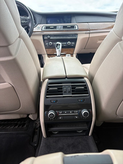 BMW 740d 5 of 5