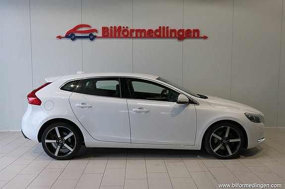 Volvo V40 2 of 16