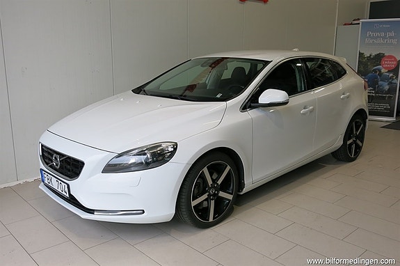 Volvo V40 3 of 16
